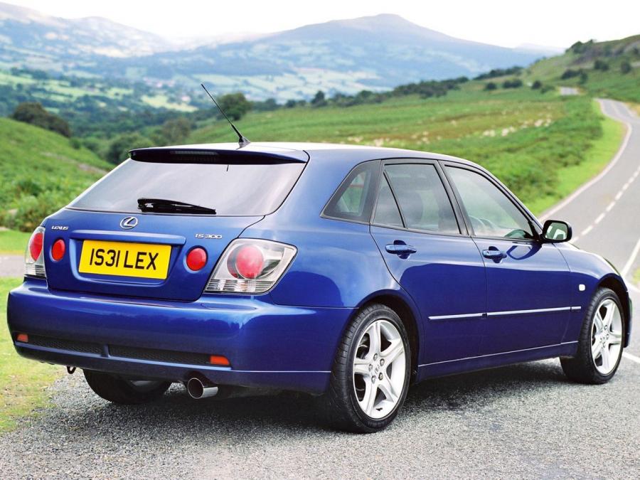  Lexus IS300 SportCross 2001 года  (UK) (фото 4 из 6)
